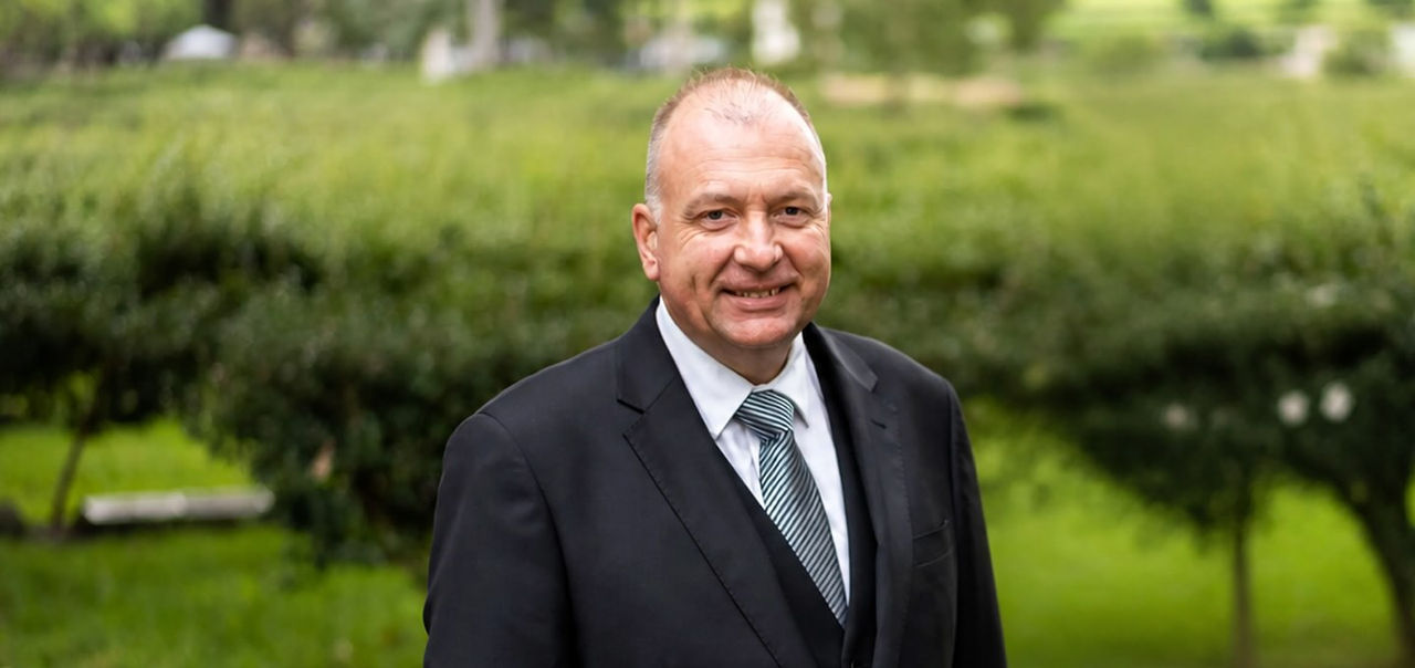 WN bull funeral director
