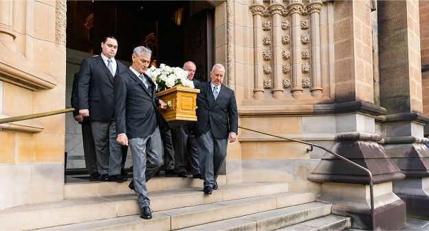 funeral director helping woman plan a funeral